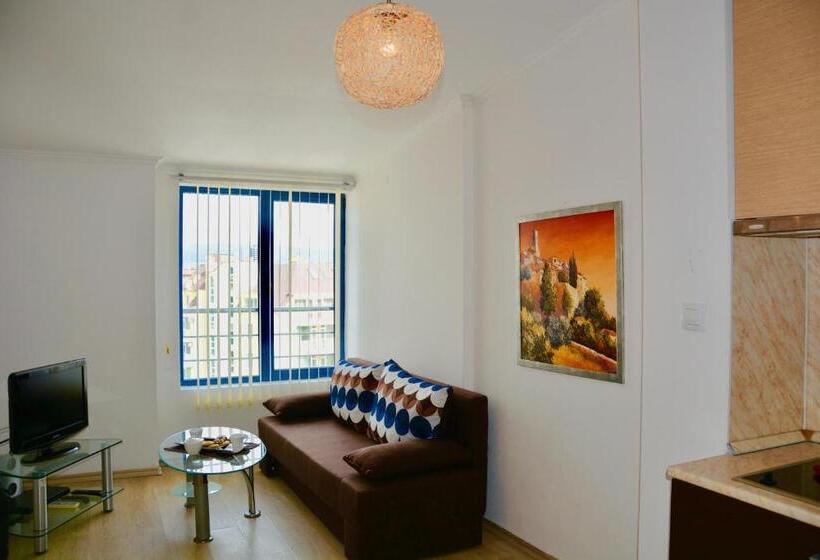 スタンダードスタジオ, Rainbow 1 Holiday Complex