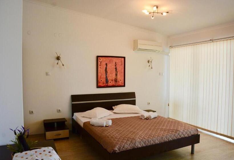 スタンダードスタジオ, Rainbow 1 Holiday Complex