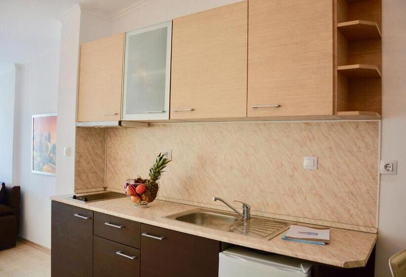 スタンダードスタジオ, Rainbow 1 Holiday Complex