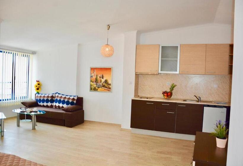 スタンダードスタジオ, Rainbow 1 Holiday Complex