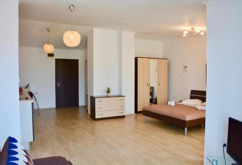 スタンダードスタジオ, Rainbow 1 Holiday Complex