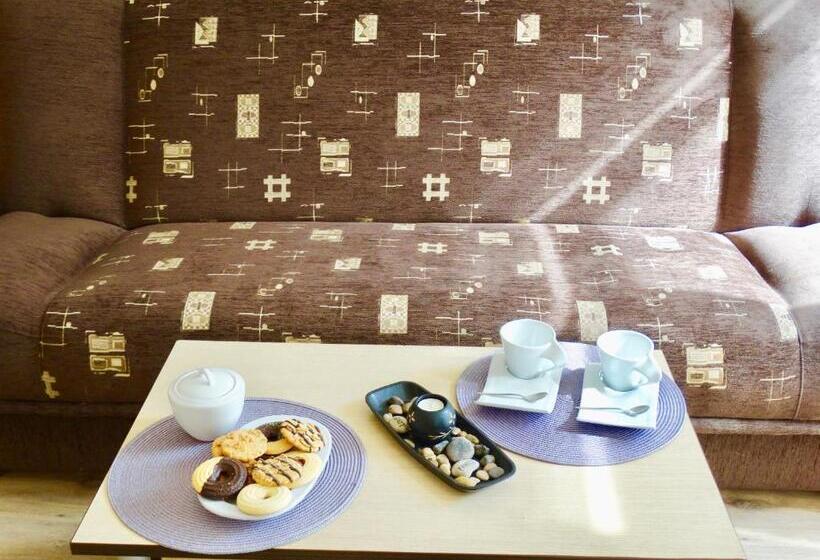 スタンダードスタジオ, Rainbow 1 Holiday Complex