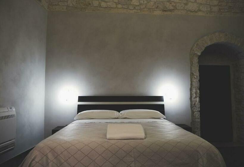 Номер Deluxe, Divale