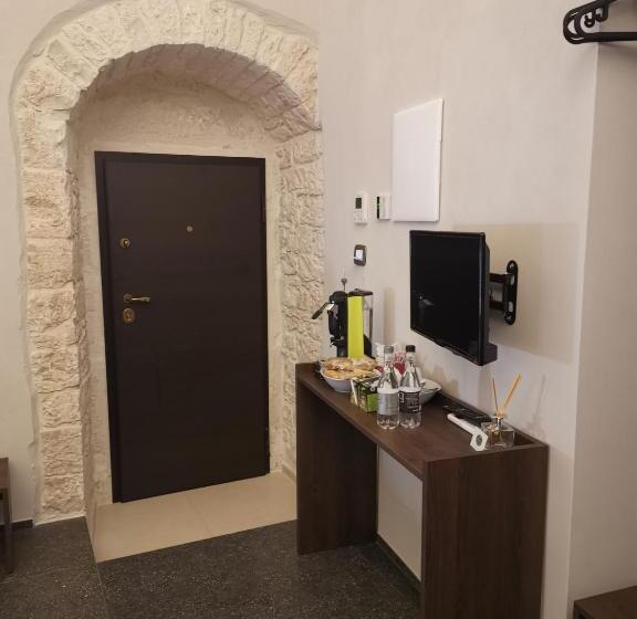 Номер Deluxe, Divale