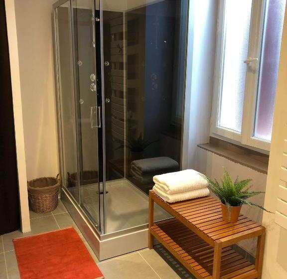 スタンダードルーム, Les Hirondelles