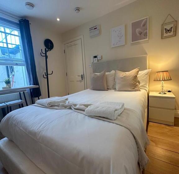 标准工作室, Gloucester Place   Baker Street
