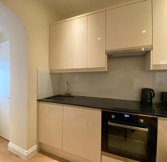 شقة غرفة نوم واحدة بالطابق الأرضى, Gloucester Place   Baker Street