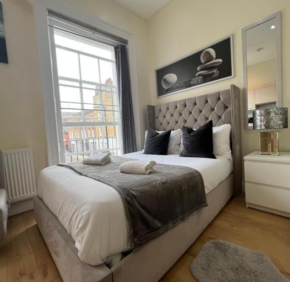 إستوديو ديلوكس, Gloucester Place   Baker Street