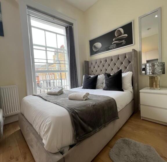 إستوديو ديلوكس, Gloucester Place   Baker Street