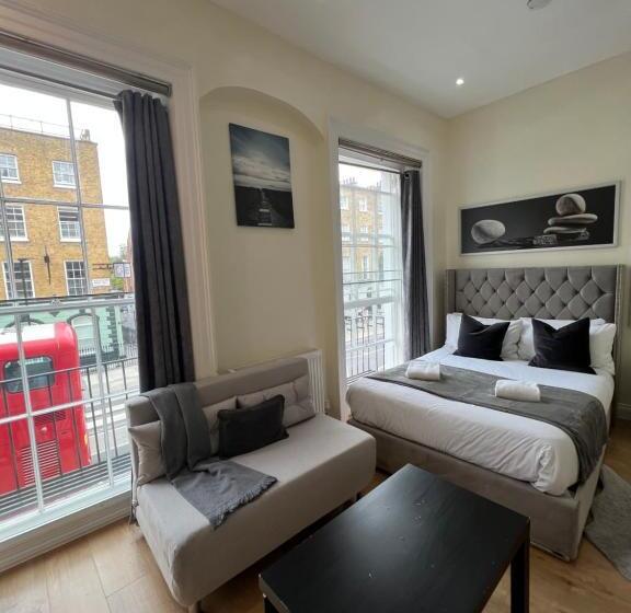 إستوديو ديلوكس, Gloucester Place   Baker Street