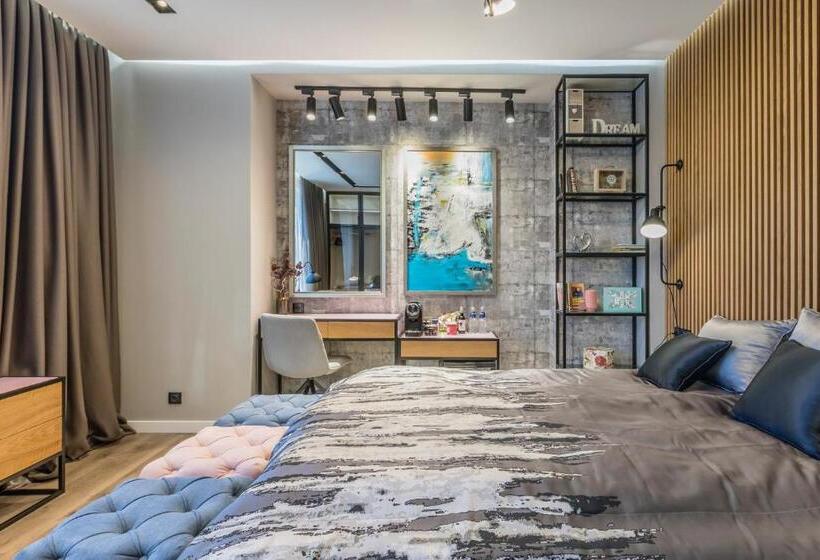 이코노미 룸, Casa Verdi