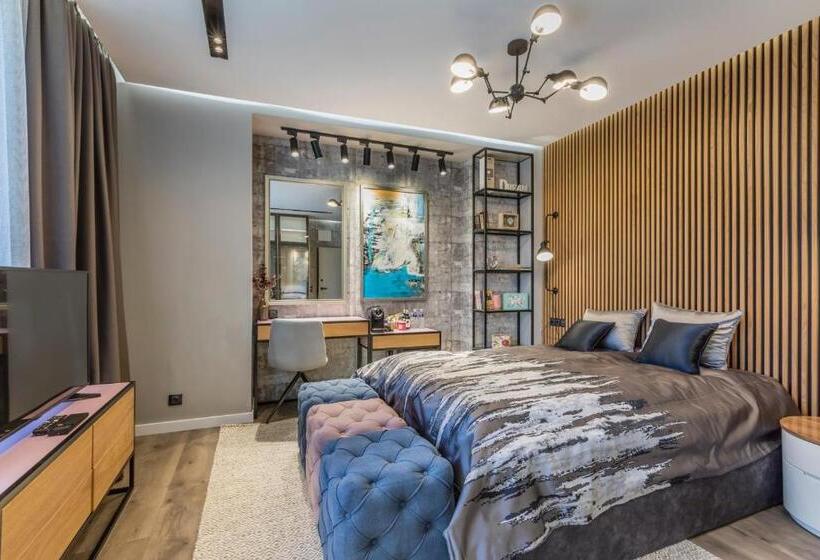 이코노미 룸, Casa Verdi