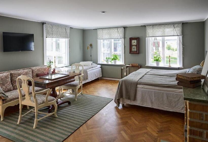 Семейный Номер, Lydde Gård