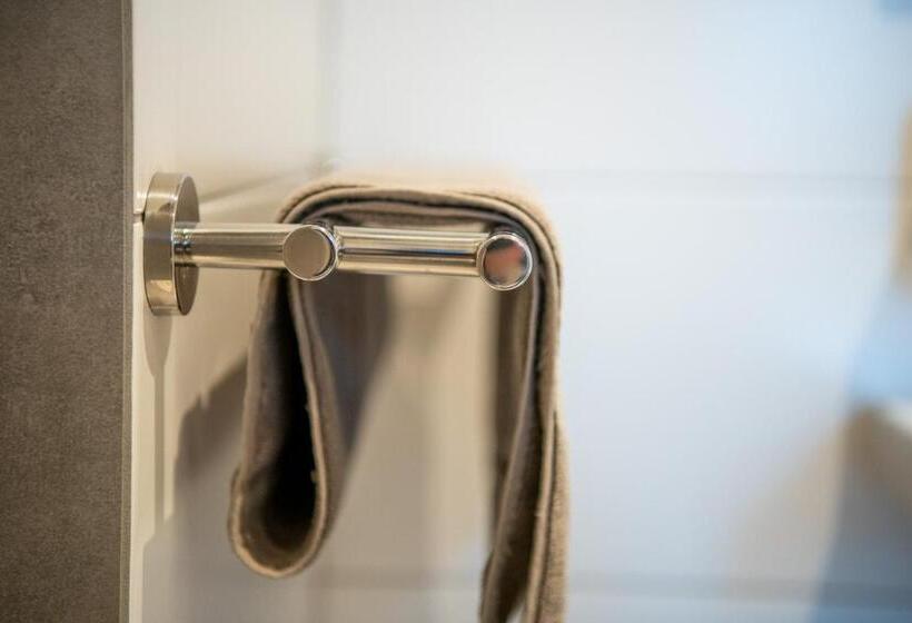 اتاق لوکس با بالکن, Bnb Prins Hendrik Venlo