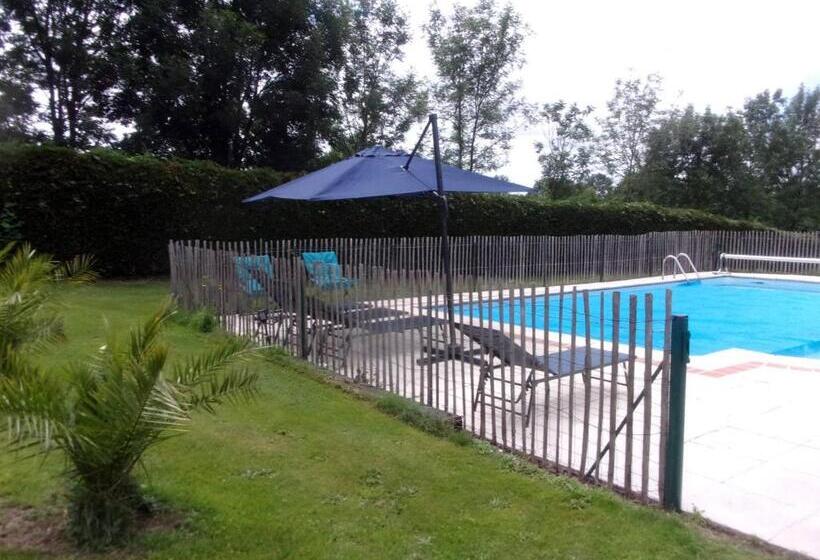 فيلا غرفة نوم واحدة مع مسبح, Cheztitoine