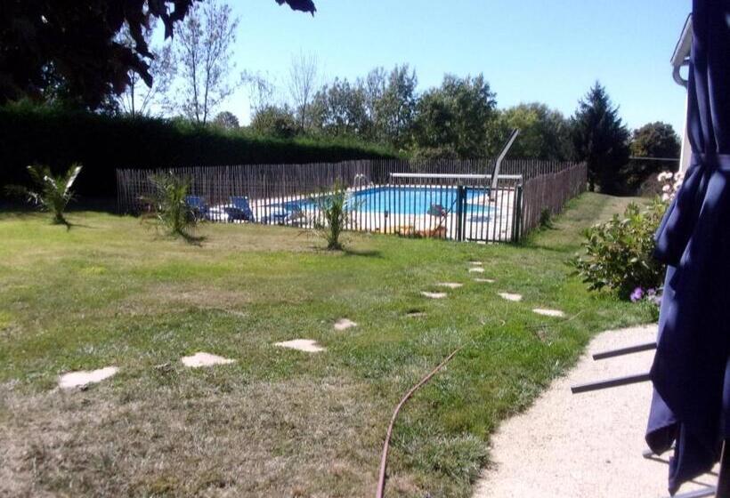 فيلا غرفة نوم واحدة مع مسبح, Cheztitoine