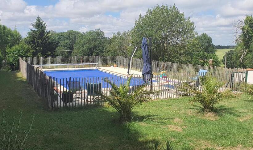 فيلا غرفة نوم واحدة مع مسبح, Cheztitoine