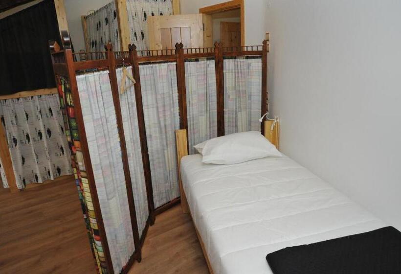 Кровать в Общей Комнате, Hostel O Torneiro