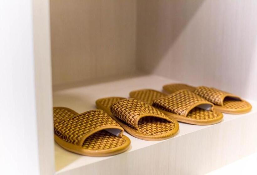 スタンダードトリプルルーム, Worachat Boutique