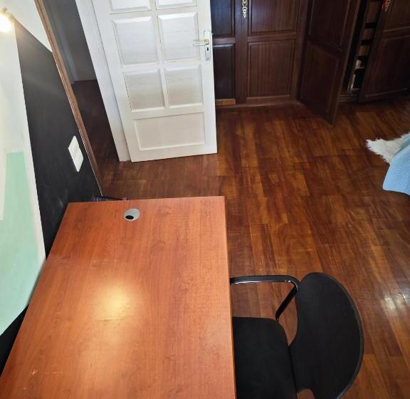 اتاق استاندارد با سرویس بهداشتی مشترک, Casa Compartida Weyler