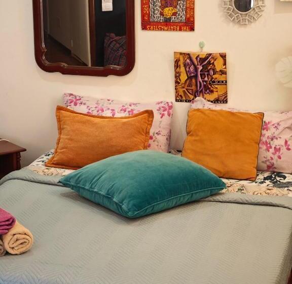 اتاق استاندارد با سرویس بهداشتی مشترک, Casa Compartida Weyler