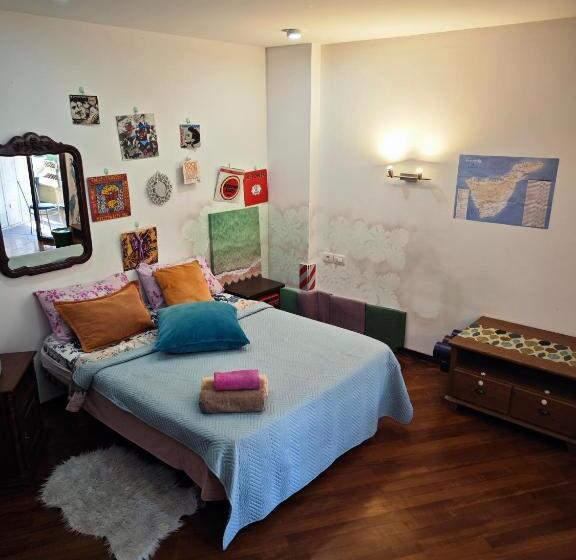 اتاق استاندارد با سرویس بهداشتی مشترک, Casa Compartida Weyler