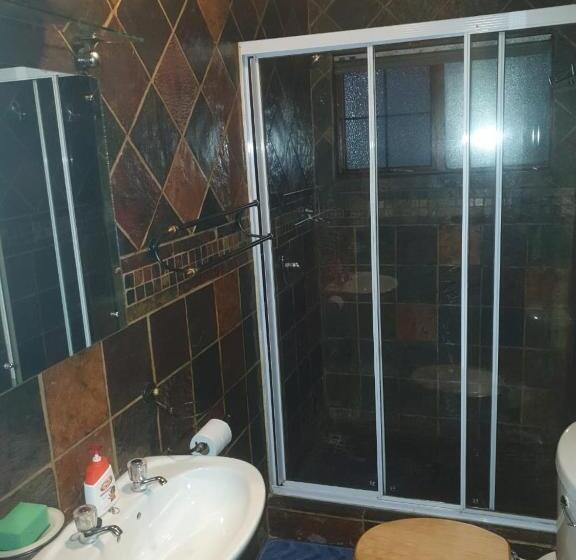 מיטת קינג בסוויטה, Lee Gardens