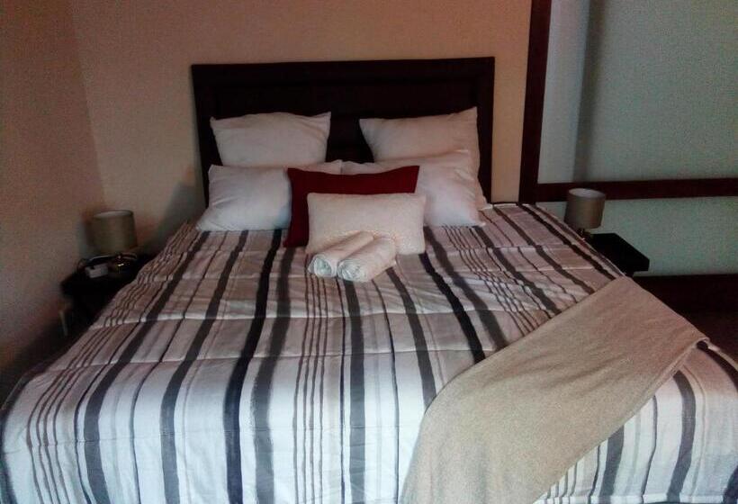 מיטת קינג בסוויטה, Lee Gardens