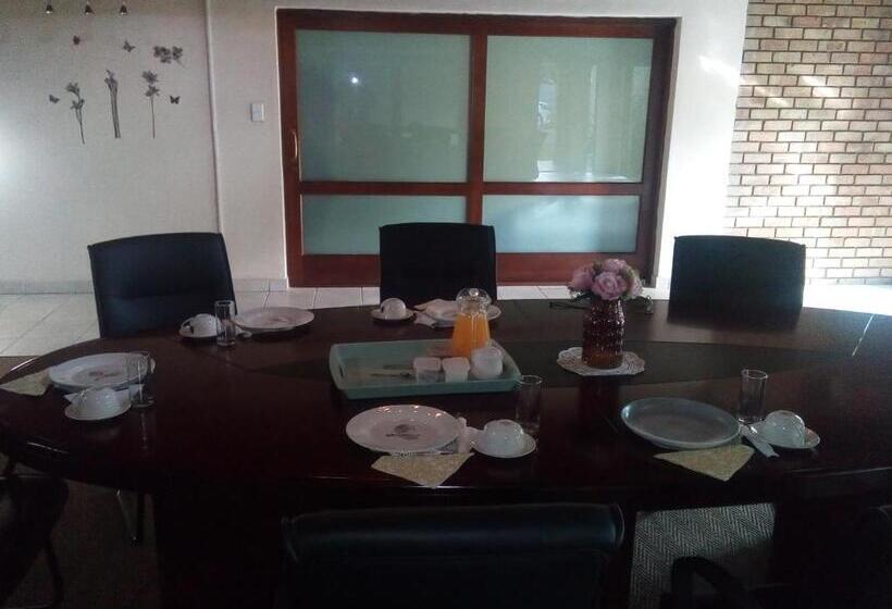 מיטת קינג בסוויטה, Lee Gardens