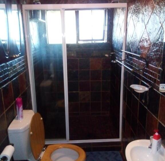 חדר אקונומי, Lee Gardens