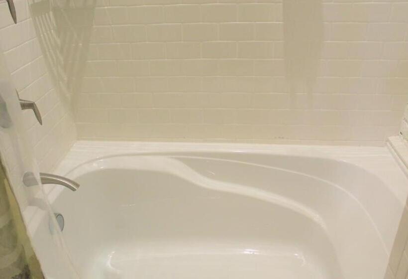 سوئیت با تخت بزرگ, Hale