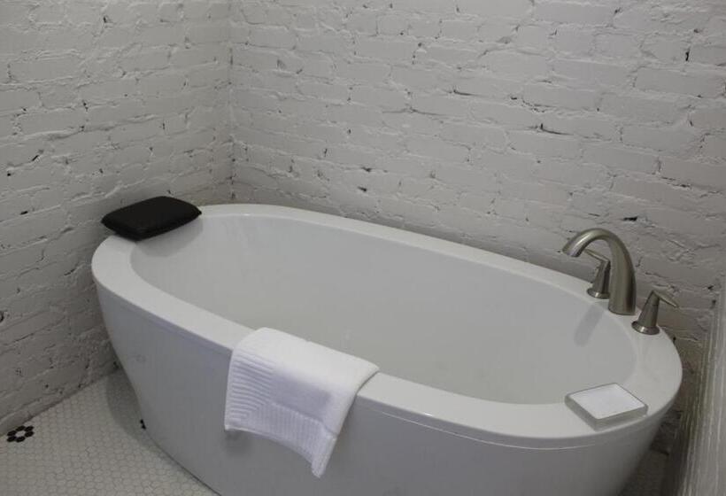 سوییت لوکس, Hale