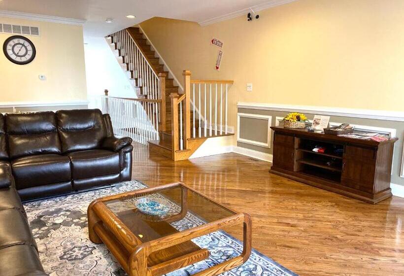חדר סטנדרט עם מרפסת, Alina & Fanny   Philadelphia 1210 Mt Vernon St