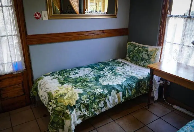 エコノミートリプルルーム, Outentique Accommodation