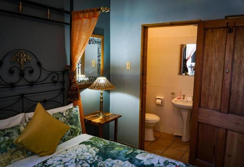 Economy Triple Room, Outentique Accommodation