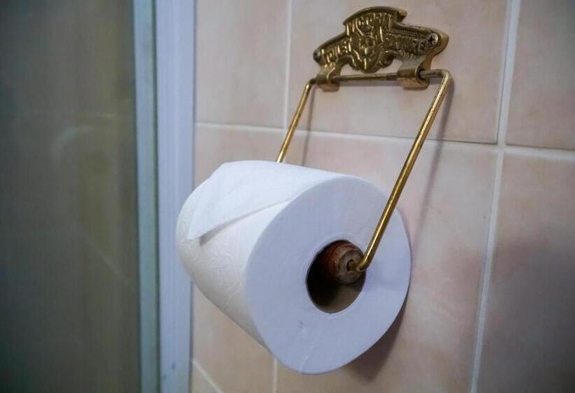 اتاق لوکس سه تخته, Outentique Accommodation