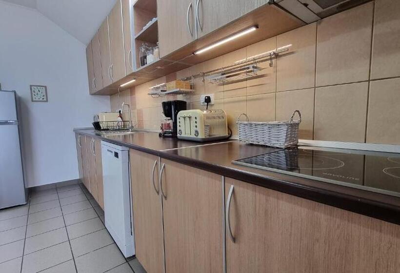 آپارتمان 1 خوابه با بالکن, Roro Residence