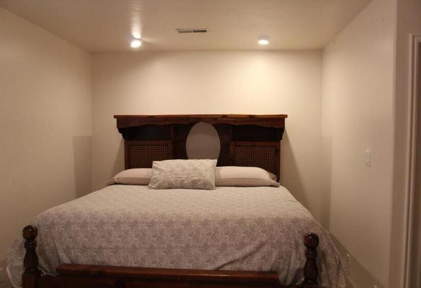 جناح عائلي, Swallow Cove