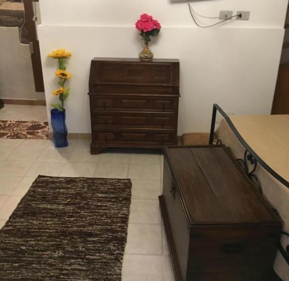 اتاق استاندارد سه نفره, Affittacamere Mirella