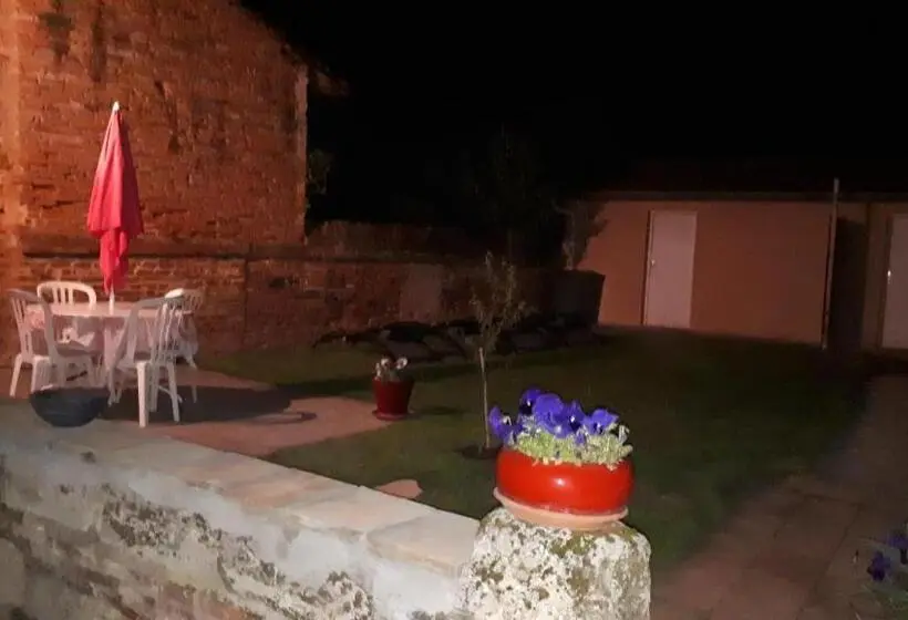 ルームシェアのワンベッド, Auberge Des Chemins