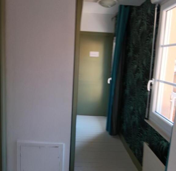 اتاق استاندارد سه تخته با چشمانداز باغ, Auberge Des Chemins