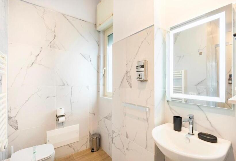 اتاق لوکس با بالکن, Capruzzi Guest House