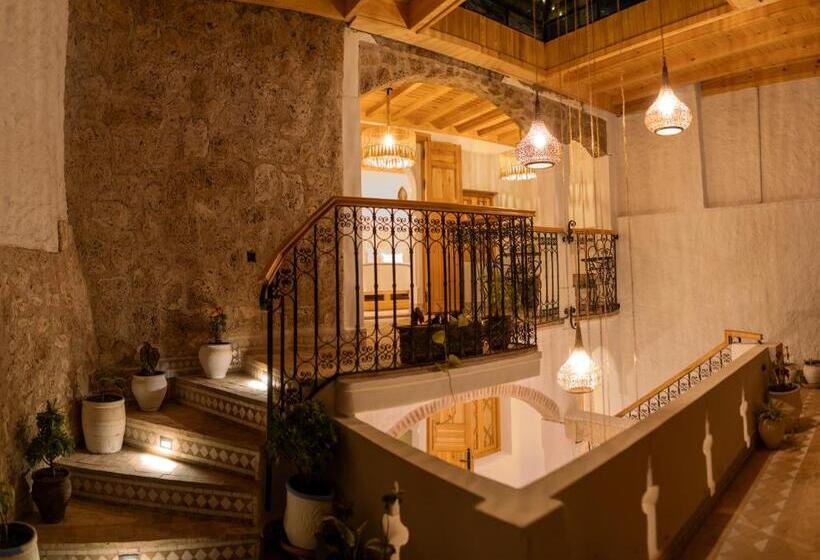 اتاق لوکس با بالکن, Riad Nila