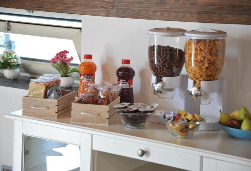 חדר סטנדרט לארבעה, B&b Cascina Fiorita