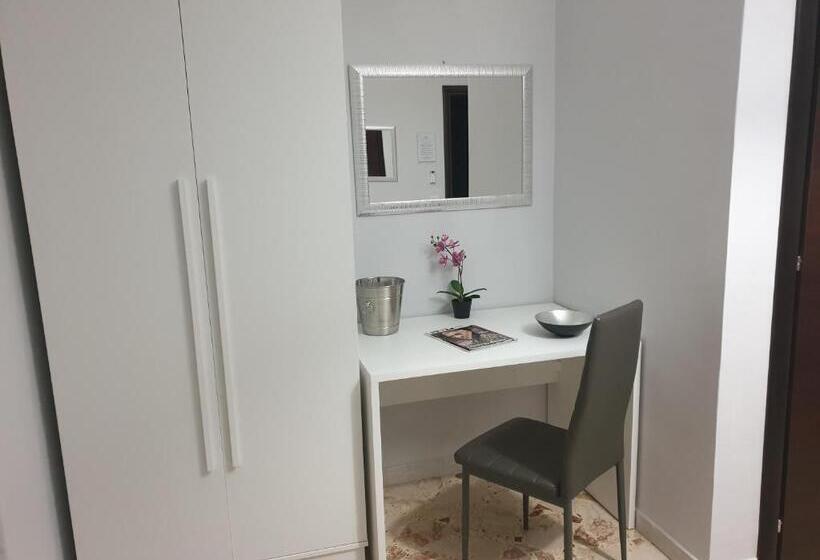 غرفة قياسية مزوَّدة بشُرفة, B&b Dei Rota Affittacamere Mercato San Severino Salerno