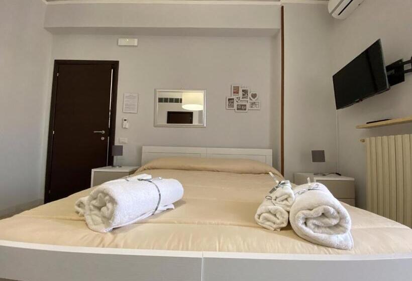 غرفة قياسية مزوَّدة بشُرفة, B&b Dei Rota Affittacamere Mercato San Severino Salerno