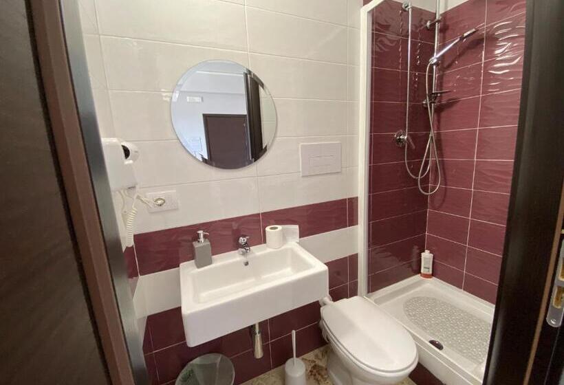 غرفة قياسية مزوَّدة بشُرفة, B&b Dei Rota Affittacamere Mercato San Severino Salerno