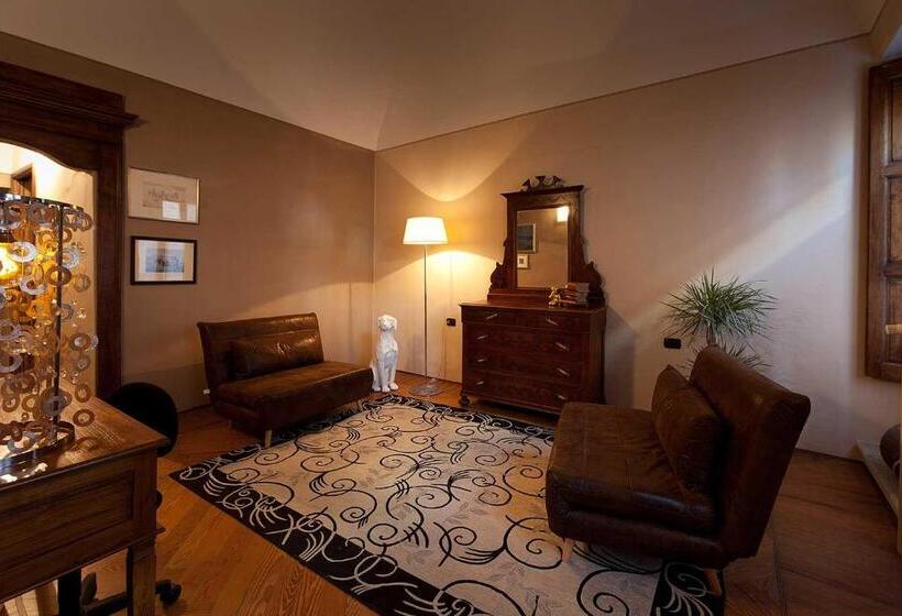 Полулюкс, Antico Hospitale