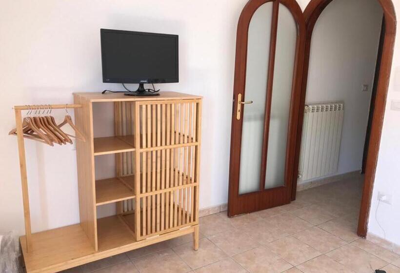 חדר סטנדרט, Mary Rose