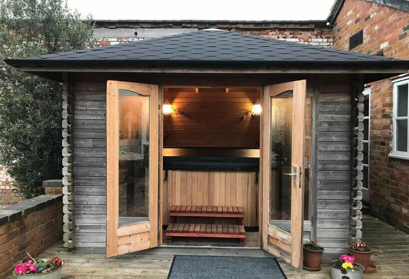 ガーデンビュースイート, The Gardens